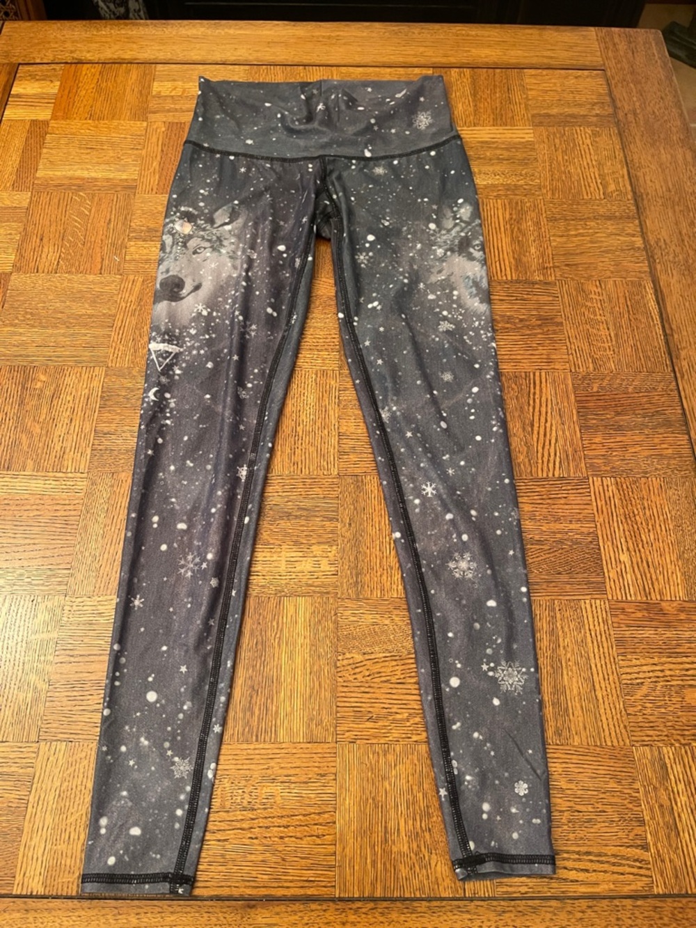 teeki Gray Wolf  Galaxy Snowflake Print leggings Small